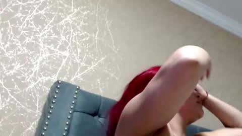 Snapshot of anne_julienne chatting on June 18, 2026, 12:33 am online show from June 18, 2026, 12:33 am