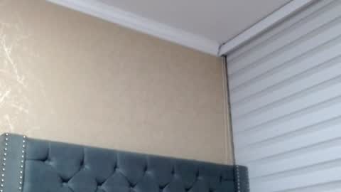 Snapshot of anne_julienne chatting on July 16, 2026, 1:44 am online show from July 16, 2026, 1:44 am