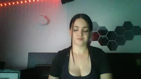 annebellee69 online show from October 3, 2025, 9:23 pm