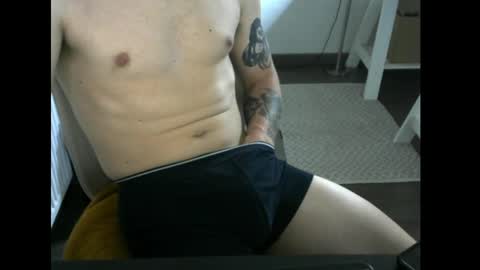 Snapshot of annecylake chatting on May 1, 2026, 12:10 pm annecylake online show from May 1, 2026, 12:10 pm