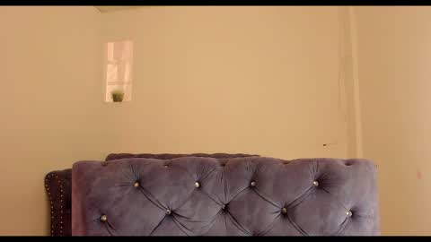 annelis_om online show from April 7, 2026, 3:23 pm