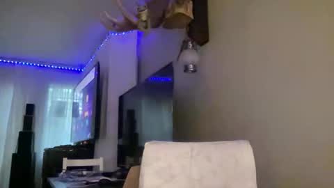 Snapshot of anneonamouse_ chatting on May 17, 2026, 2:31 am Anne online show from May 17, 2026, 2:31 am
