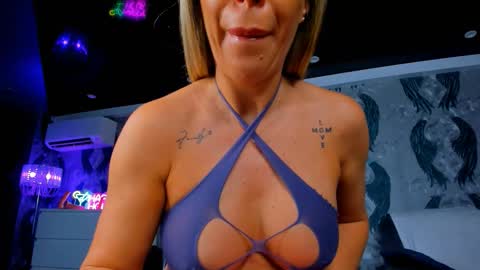 Ana online show from October 2, 2025, 3:57 am