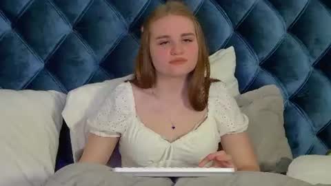 Snapshot of annetbennette chatting on June 26, 2026, 5:45 am AnnetBennette online show from June 26, 2026, 5:45 am
