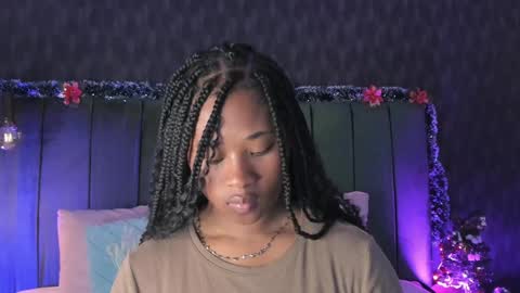 Snapshot of anneth__m chatting on December 18, 2024, 8:03 pm Anneth online show from December 18, 2024, 8:03 pm