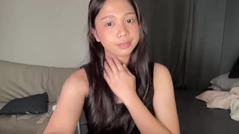 Annette 03 online show from October 14, 2025, 4:52 pm