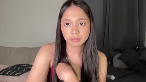 Annette 03 online show from October 18, 2025, 1:12 pm