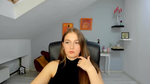 annewilsonn online show from November 7, 2025, 12:16 pm