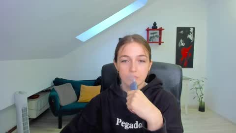 annewilsonn online show from May 14, 2026, 4:41 am