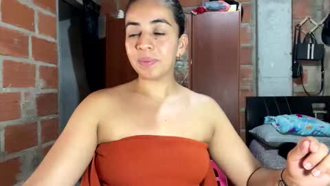 Snapshot of anngela01 chatting on October 6, 2025, 5:16 am anngela online show from October 6, 2025, 5:16 am