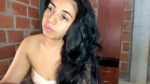Snapshot of anngela01 chatting on October 14, 2025, 10:43 pm anngela online show from October 14, 2025, 10:43 pm