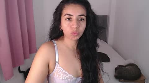 Snapshot of anngela01 chatting on October 17, 2025, 1:20 am anngela online show from October 17, 2025, 1:20 am
