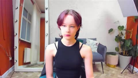 Anni online show from November 17, 2025, 12:22 pm