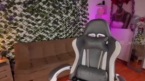 annie_barozzi online show from December 27, 2024, 2:22 pm