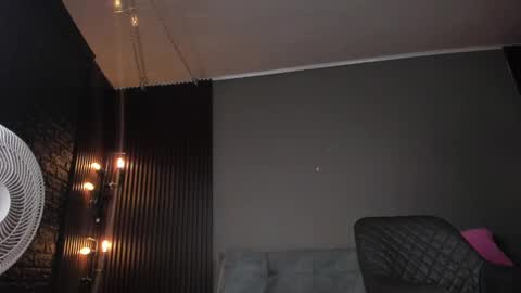 annie_barozzi online show from January 28, 2025, 2:42 pm