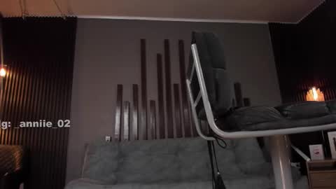 annie_barozzi online show from February 25, 2025, 6:42 pm