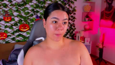 annie_barozzi online show from October 13, 2025, 1:33 pm