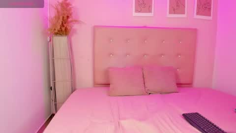 annie_dolce_ online show from July 8, 2026, 2:10 pm