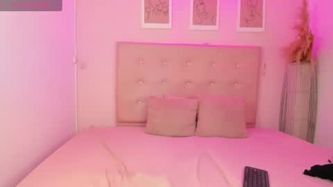 annie_dolce_ online show from July 16, 2026, 12:44 pm