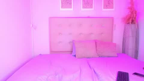 annie_dolce_ online show from July 21, 2026, 1:35 pm