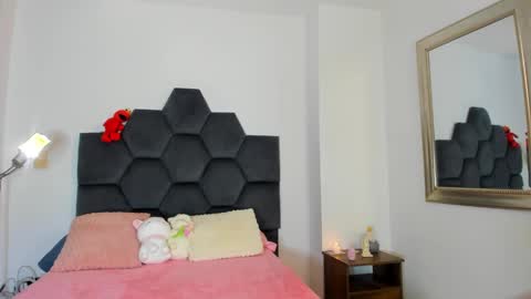 Annie online show from December 19, 2024, 9:28 pm