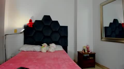 Annie online show from November 4, 2025, 5:12 pm