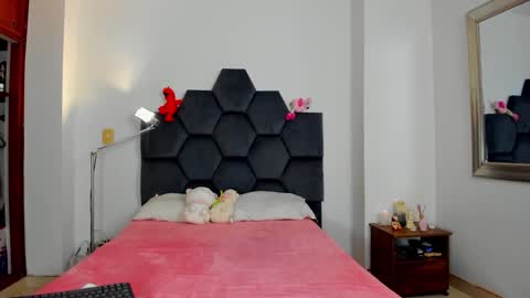 Annie online show from November 27, 2025, 9:17 pm