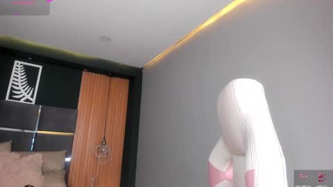 Snapshot of annie_roberts7 chatting on December 28, 2024, 2:32 pm Annie Roberts online show from December 28, 2024, 2:32 pm