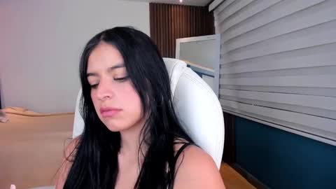 Snapshot of annie_roberts7 chatting on March 7, 2025, 8:44 pm Annie Roberts online show from March 7, 2025, 8:44 pm