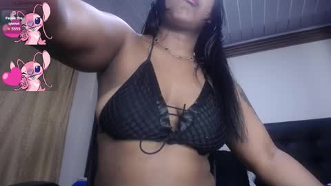 annie_scott_ online show from November 17, 2025, 9:09 pm