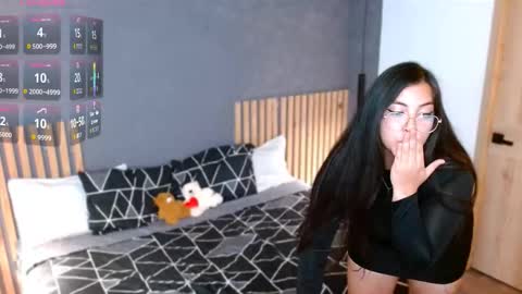 Annie Volker online show from October 6, 2025, 3:48 am