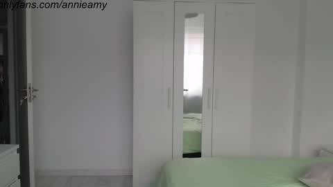 Annie online show from January 10, 2025, 2:13 pm