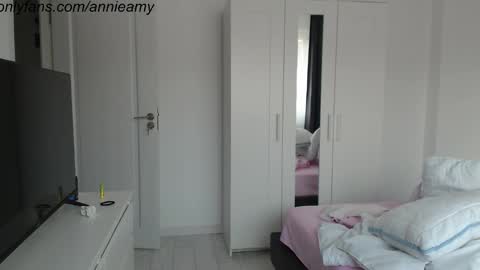 Annie online show from January 17, 2025, 1:13 pm