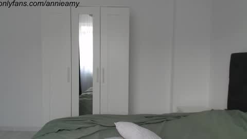 Annie online show from February 4, 2025, 12:33 pm