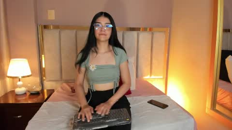 Snapshot of anniebluee_ chatting on May 8, 2026, 11:59 am Annie Bluee online show from May 8, 2026, 11:59 am