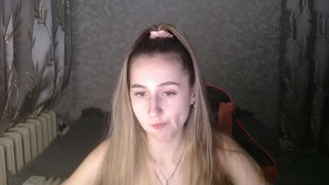 annieee_smith online show from December 14, 2025, 2:55 pm