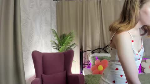 Snapshot of anniegentle chatting on December 3, 2025, 12:25 pm anniegentle online show from December 3, 2025, 12:25 pm