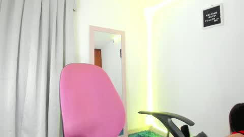 Annie  online show from January 11, 2025, 11:35 pm