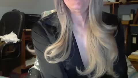 Snapshot of anniegurl chatting on April 12, 2026, 9:58 am anniegurl online show from April 12, 2026, 9:58 am