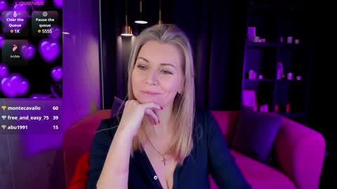 Snapshot of annielight chatting on December 4, 2024, 8:56 am Annie online show from December 4, 2024, 8:56 am