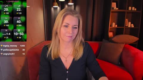 Snapshot of annielight chatting on December 9, 2024, 8:55 am Annie online show from December 9, 2024, 8:55 am