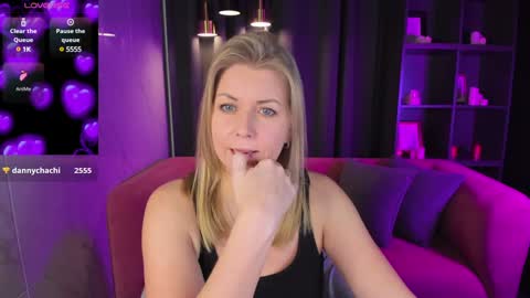 Snapshot of annielight chatting on December 13, 2024, 8:41 am Annie online show from December 13, 2024, 8:41 am