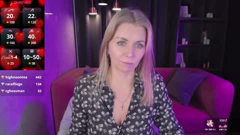 Snapshot of annielight chatting on December 17, 2024, 11:49 am Annie online show from December 17, 2024, 11:49 am