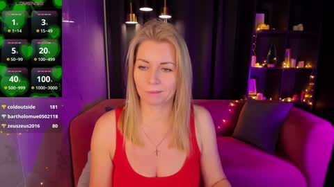 Snapshot of annielight chatting on December 25, 2024, 8:51 am Annie online show from December 25, 2024, 8:51 am