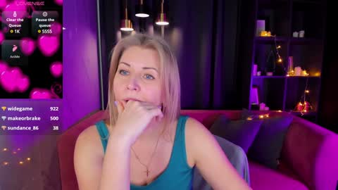 Snapshot of annielight chatting on December 27, 2024, 9:28 am Annie online show from December 27, 2024, 9:28 am