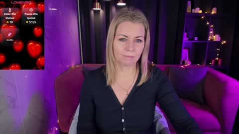 Snapshot of annielight chatting on January 12, 2025, 5:45 am Annie online show from January 12, 2025, 5:45 am