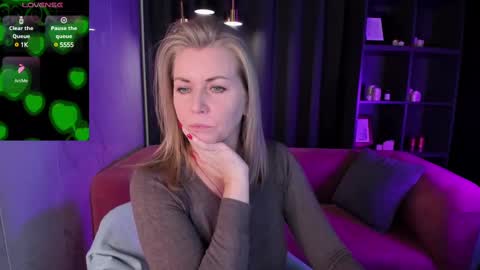 Snapshot of annielight chatting on February 25, 2025, 5:52 am Annie online show from February 25, 2025, 5:52 am