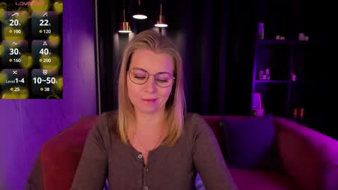 Snapshot of annielight chatting on March 9, 2025, 5:44 am Annie online show from March 9, 2025, 5:44 am