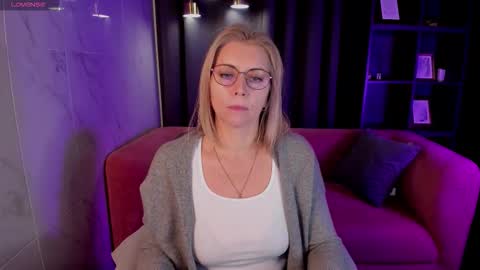 Snapshot of annielight chatting on September 12, 2025, 5:40 am Annie online show from September 12, 2025, 5:40 am