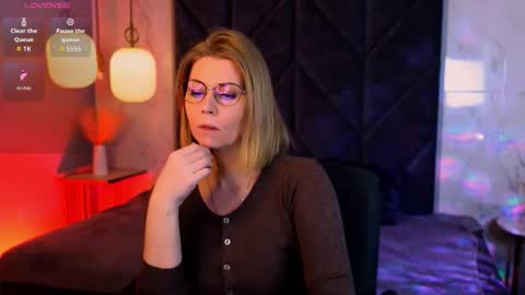 Snapshot of annielight chatting on January 14, 2026, 8:20 am Annie online show from January 14, 2026, 8:20 am